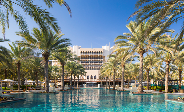 Oman Air и Al Bustan Palace, a Ritz-Carlton Hotel продлевают специальное предложение Ночь в отеле 5 звезд в подарок для транзитных пассажиров Бизнес класса.
